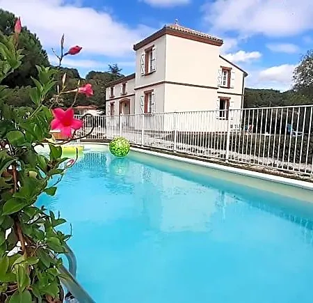 Bed & Breakfast La Cascadeta 3*
